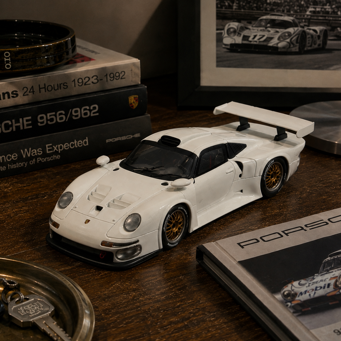 UT Models Porsche 911 GT1 Street 1996 – 1:18