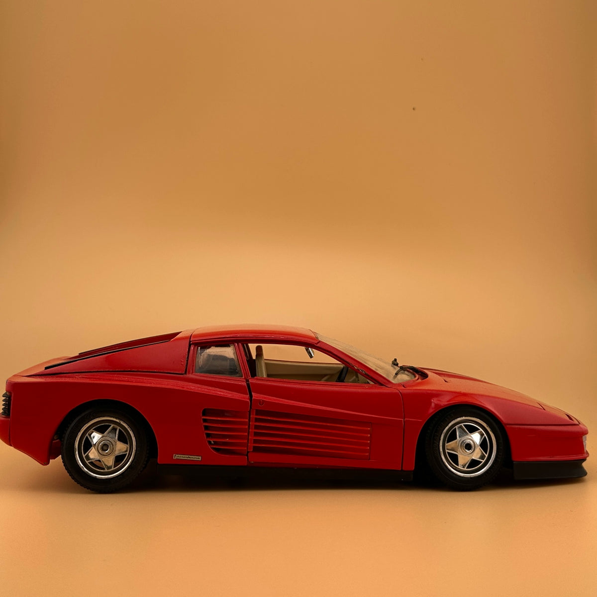 Ferrari Testarossa 1984 1:18 – Bburago
