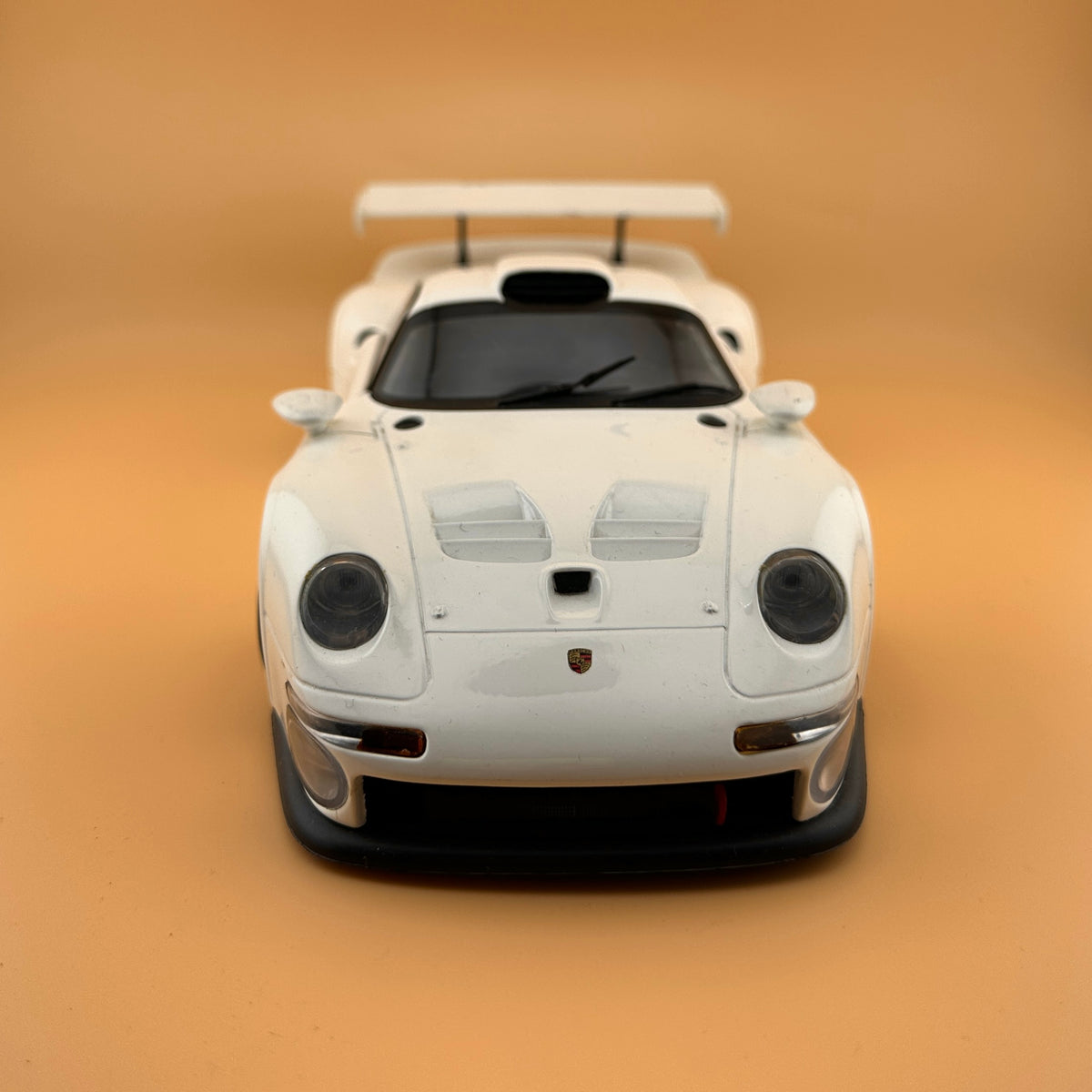 UT Models Porsche 911 GT1 Street 1996 – 1:18