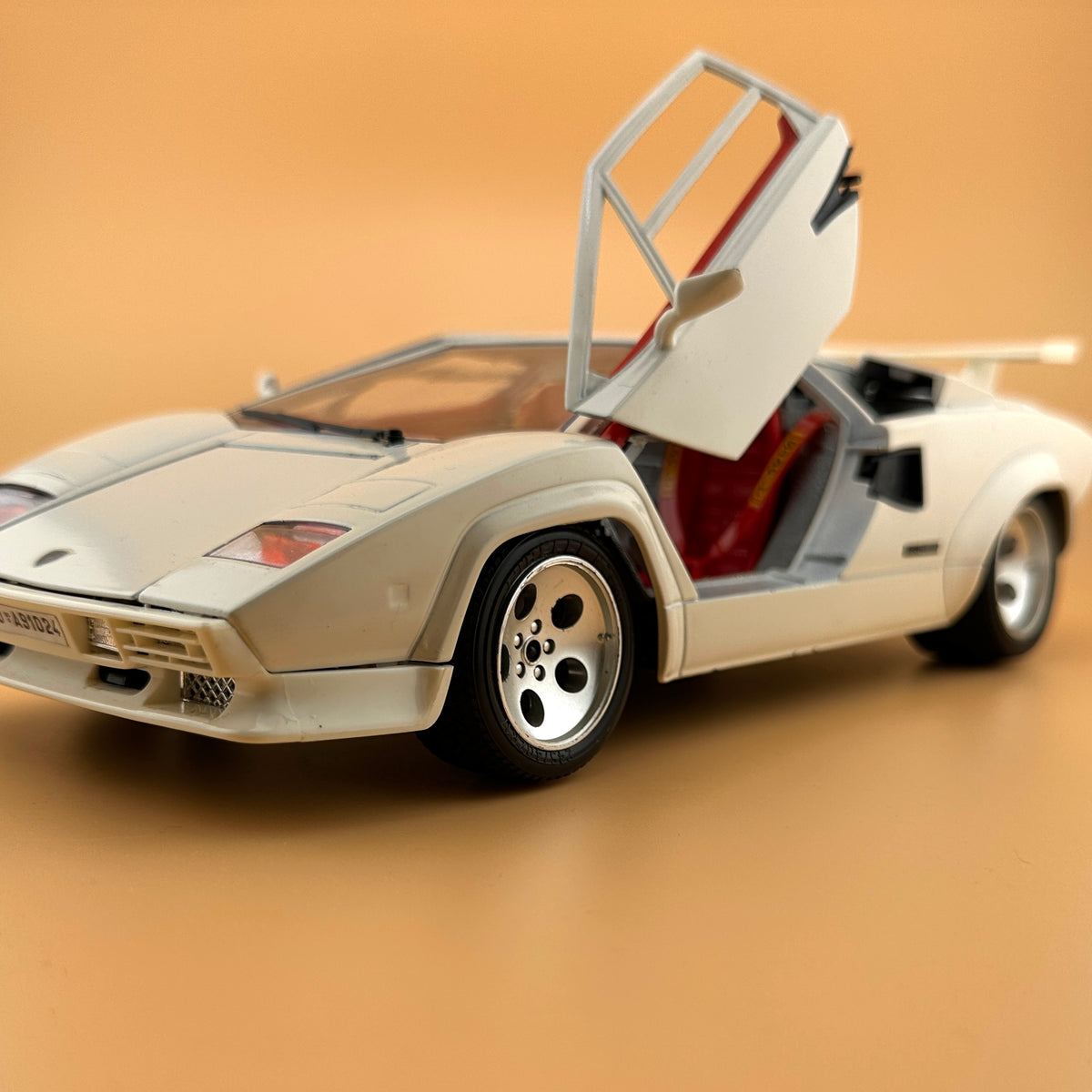 Bburago 1:18 Lamborghini Countach 5000 Quattrovalvole — Made in Italy