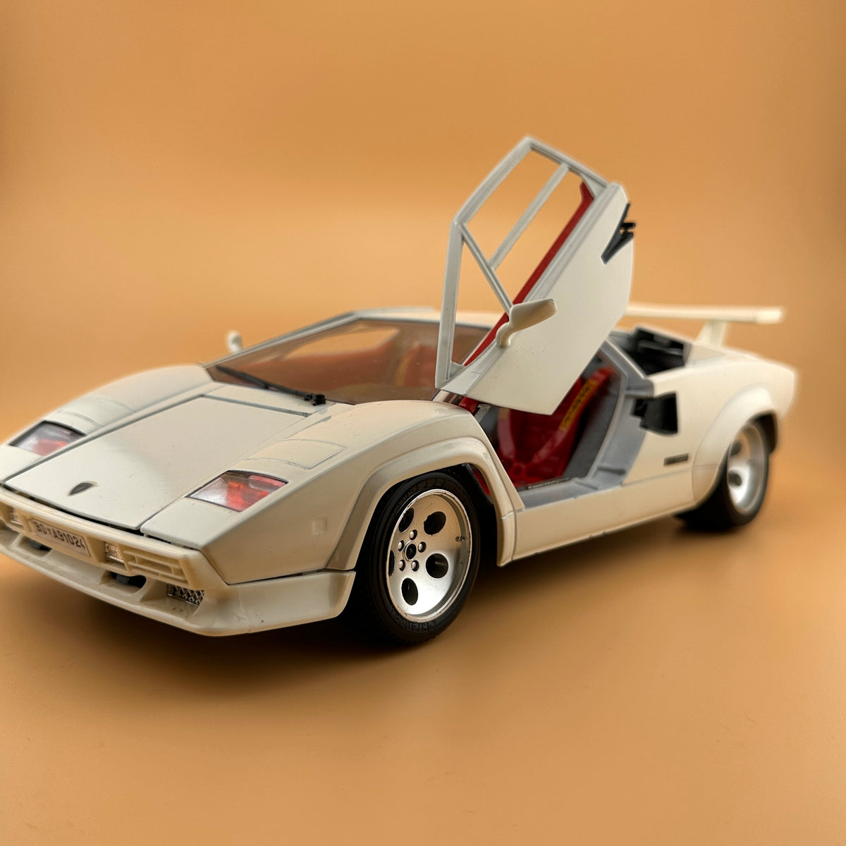Bburago 1:18 Lamborghini Countach 5000 Quattrovalvole — Made in Italy