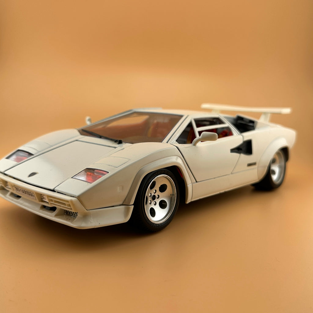 Bburago 1:18 Lamborghini Countach 5000 Quattrovalvole — Made in Italy