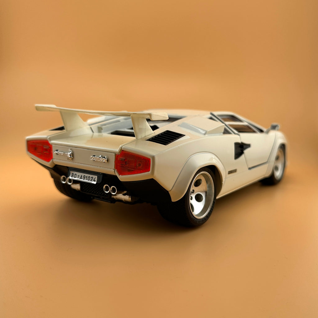 Bburago 1:18 Lamborghini Countach 5000 Quattrovalvole — Made in Italy