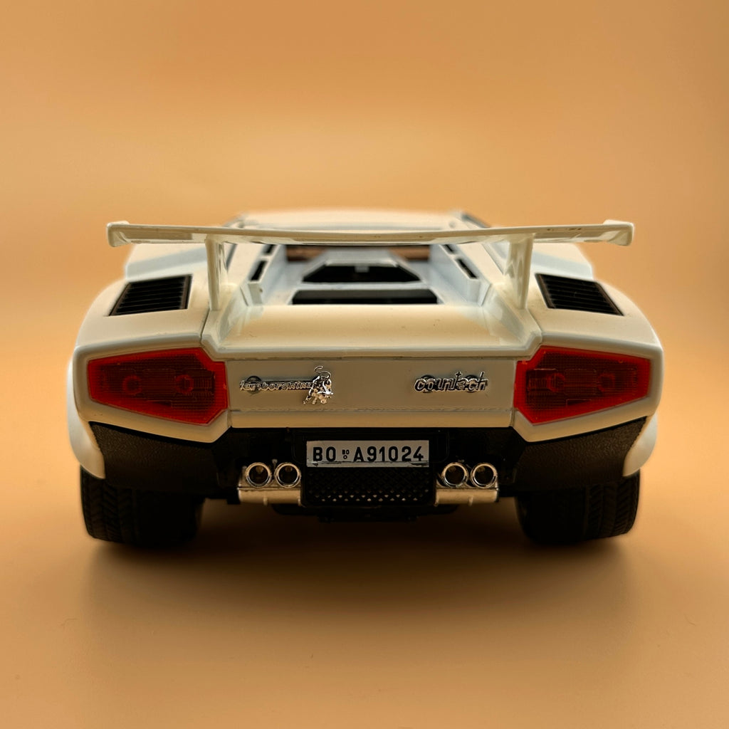Bburago 1:18 Lamborghini Countach 5000 Quattrovalvole — Made in Italy