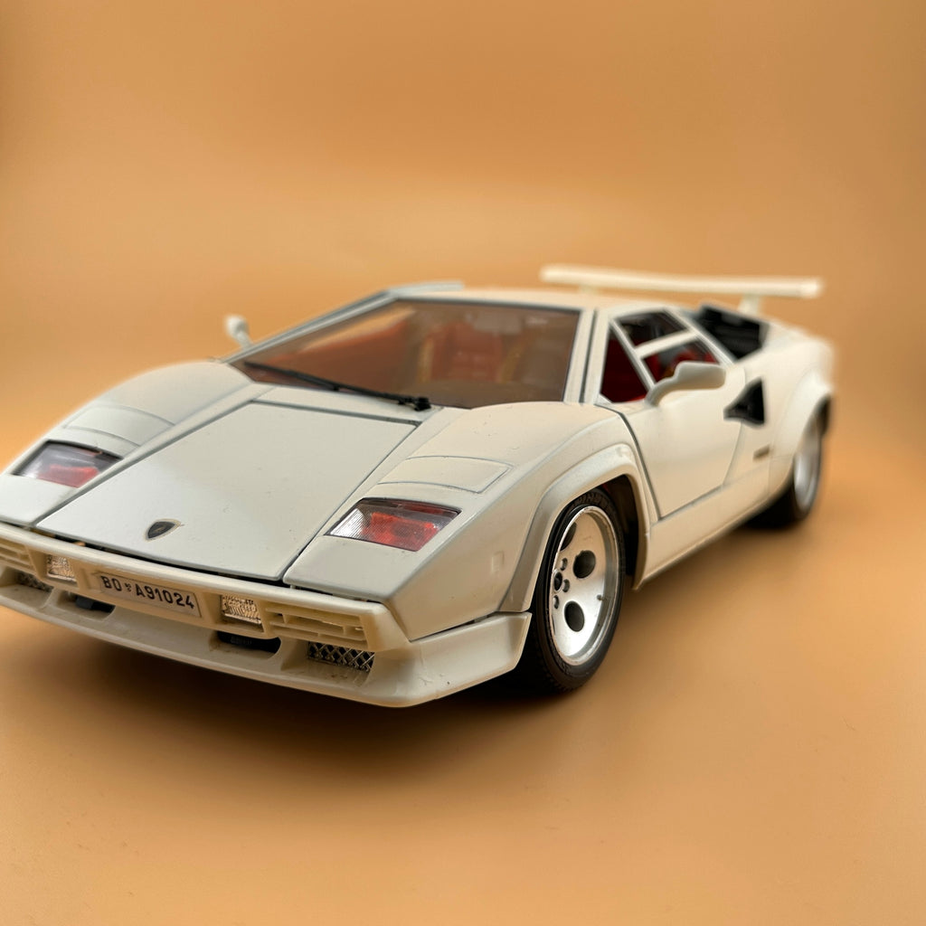 Bburago 1:18 Lamborghini Countach 5000 Quattrovalvole — Made in Italy