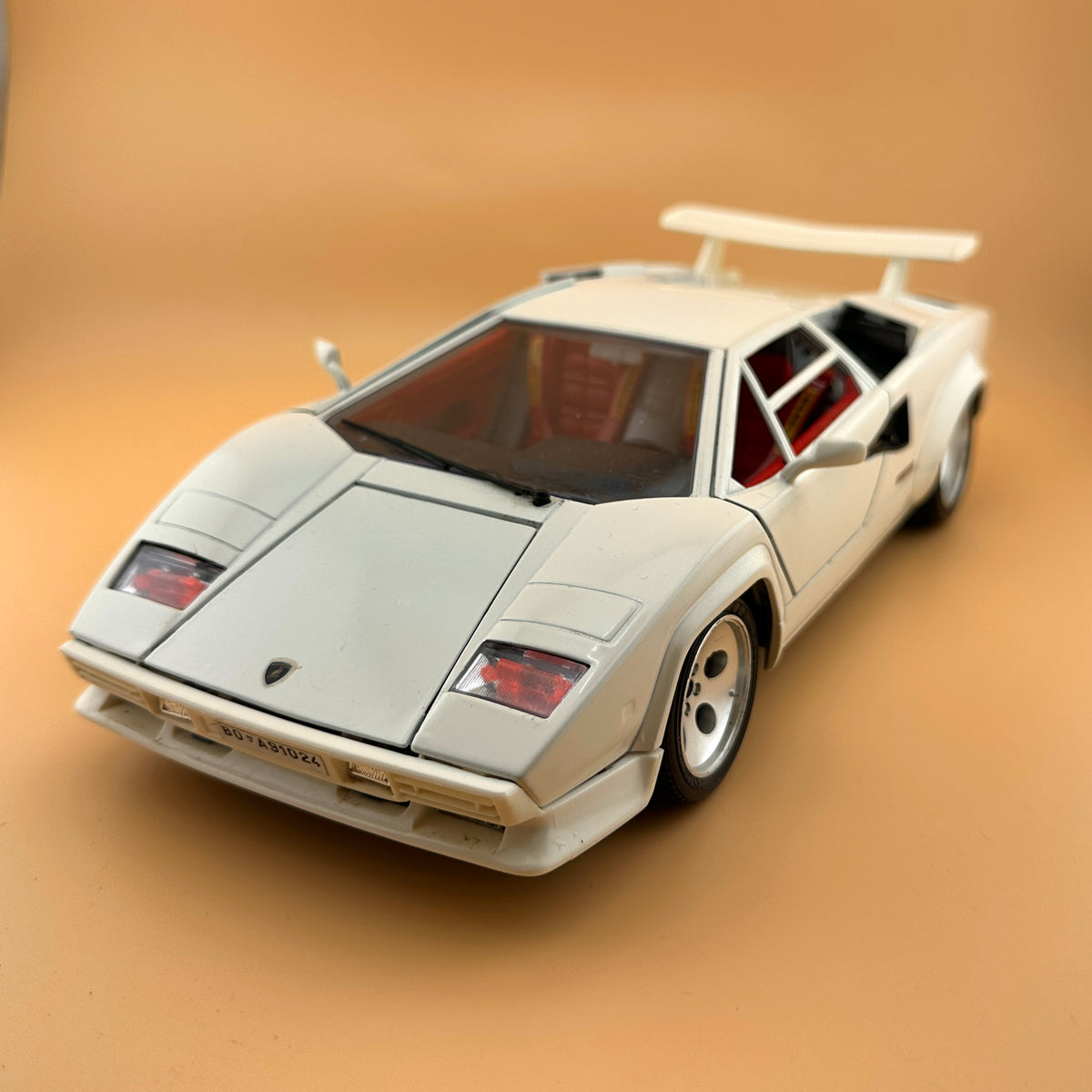 Bburago 1:18 Lamborghini Countach 5000 Quattrovalvole — Made in Italy