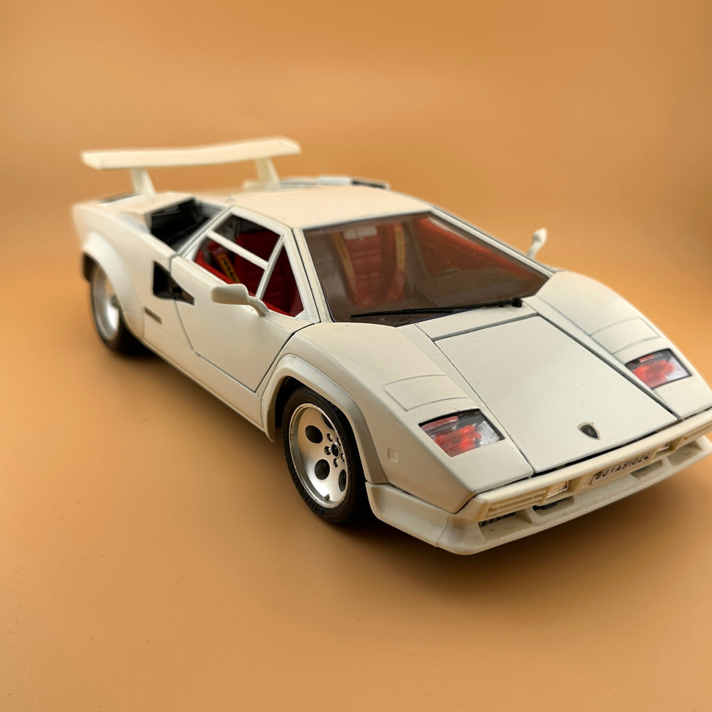 Bburago 1:18 Lamborghini Countach 5000 Quattrovalvole — Made in Italy