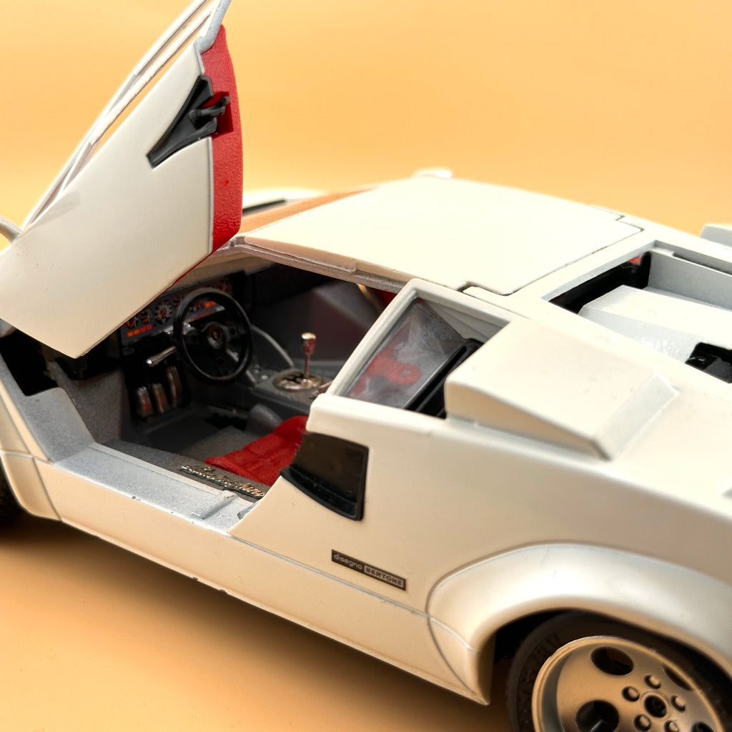Bburago 1:18 Lamborghini Countach 5000 Quattrovalvole — Made in Italy