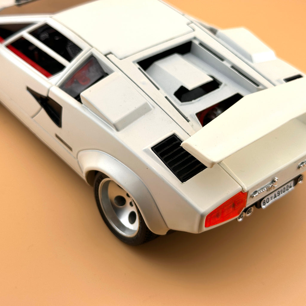 Bburago 1:18 Lamborghini Countach 5000 Quattrovalvole — Made in Italy