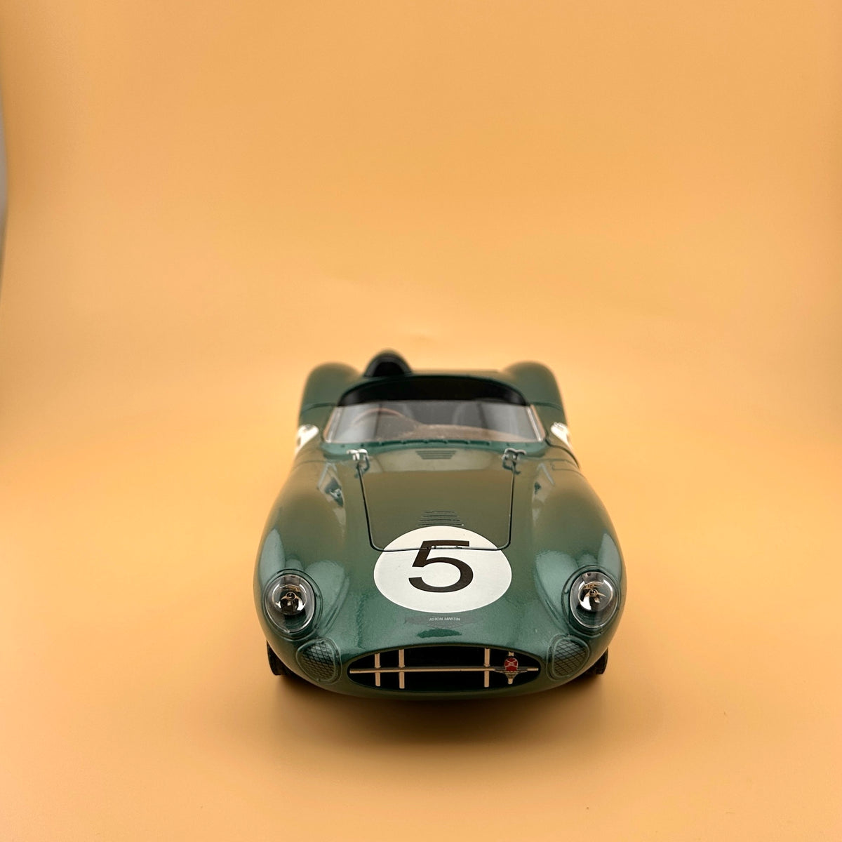 1959 Aston Martin DBR1 #5 1:18 – Shelby Collectibles 50th Anniversary