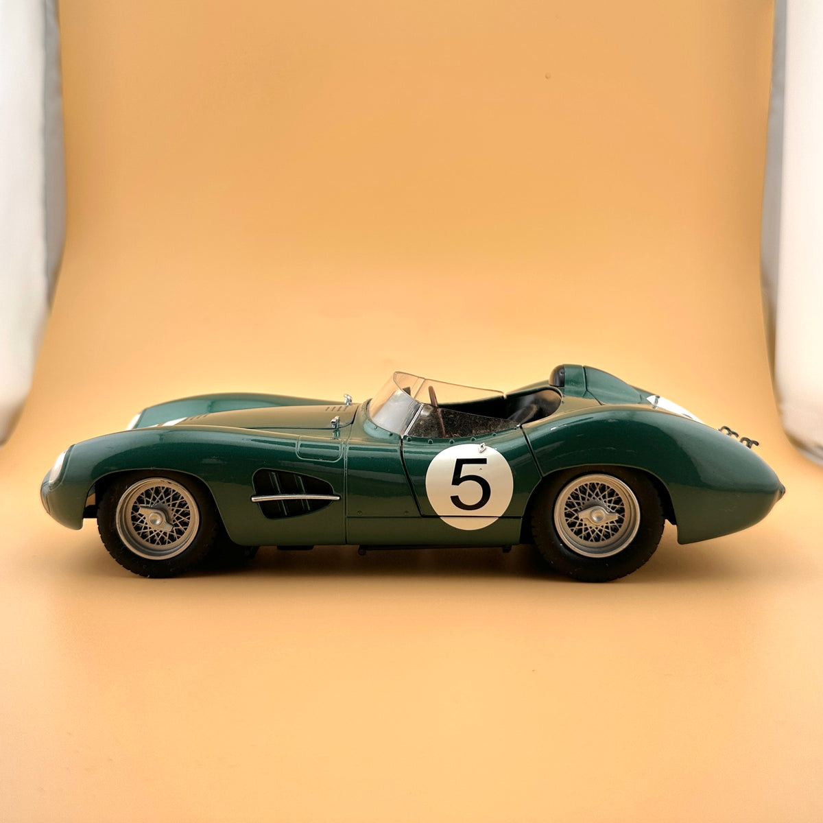 1959 Aston Martin DBR1 #5 1:18 – Shelby Collectibles 50th Anniversary