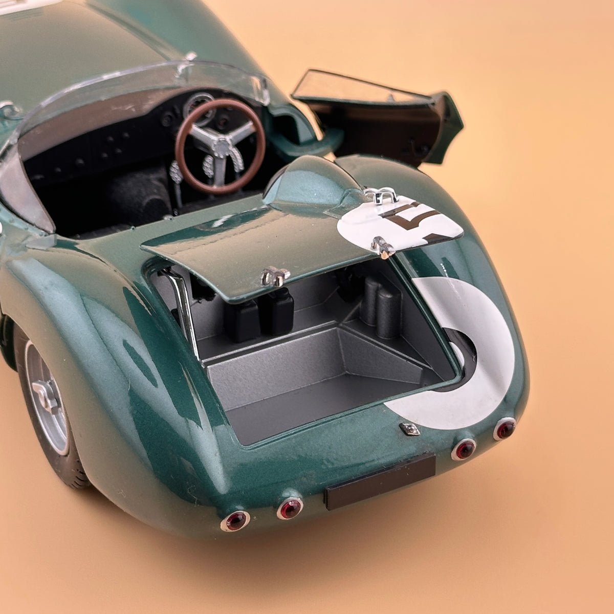 1959 Aston Martin DBR1 #5 1:18 – Shelby Collectibles 50th Anniversary