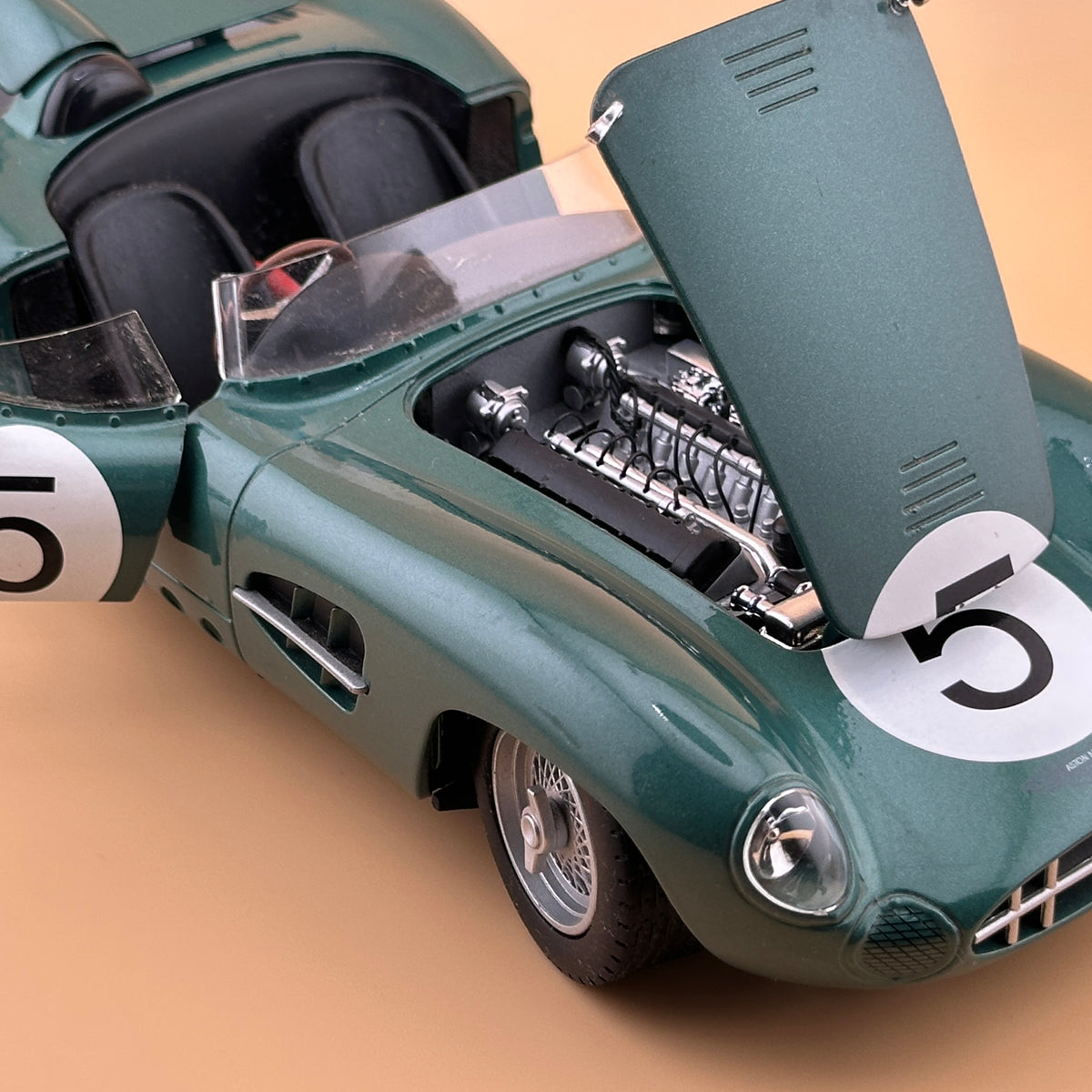 1959 Aston Martin DBR1 #5 1:18 – Shelby Collectibles 50th Anniversary
