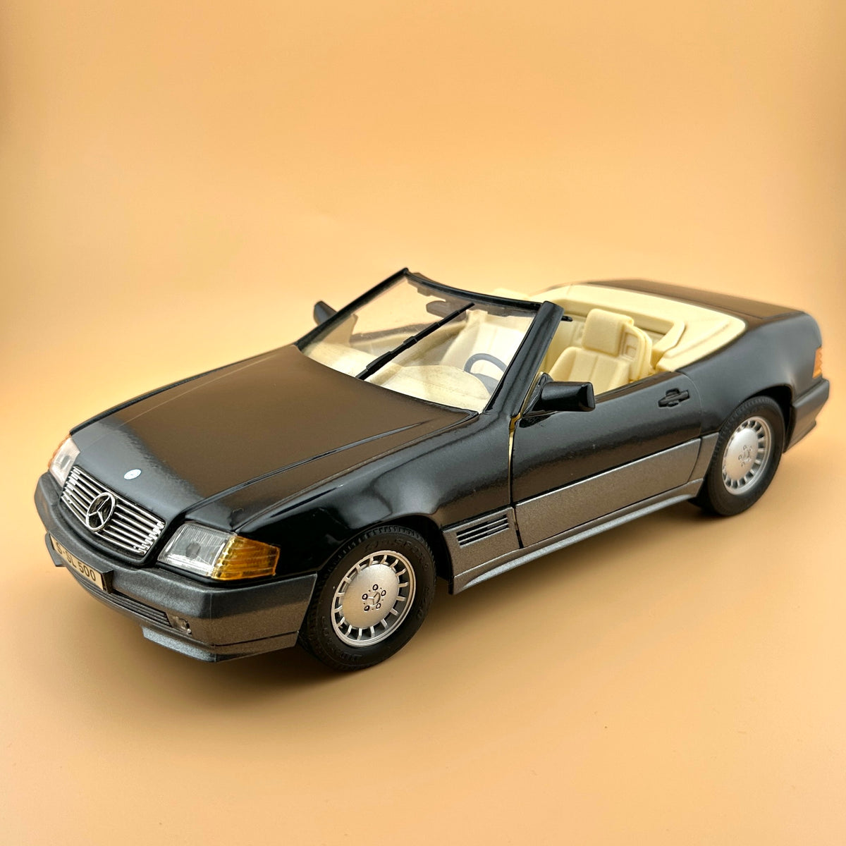 Vintage Maisto Mercedes-Benz 500 SL R129 1:18 – 1989