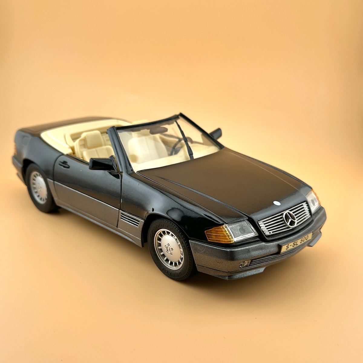 Vintage Maisto Mercedes-Benz 500 SL R129 1:18 – 1989