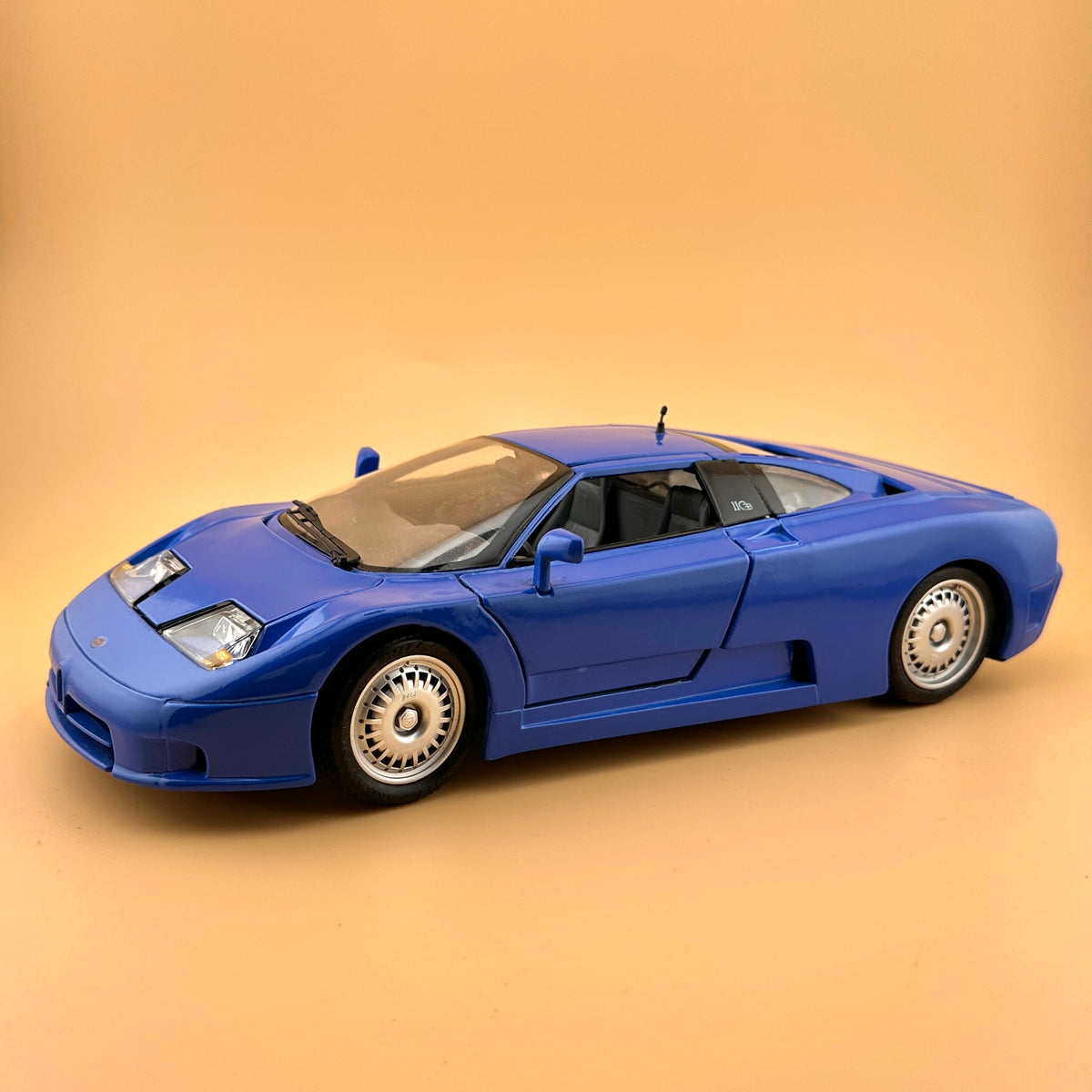 Vintage Maisto Special Edition Bugatti EB110 1:18 – Blue