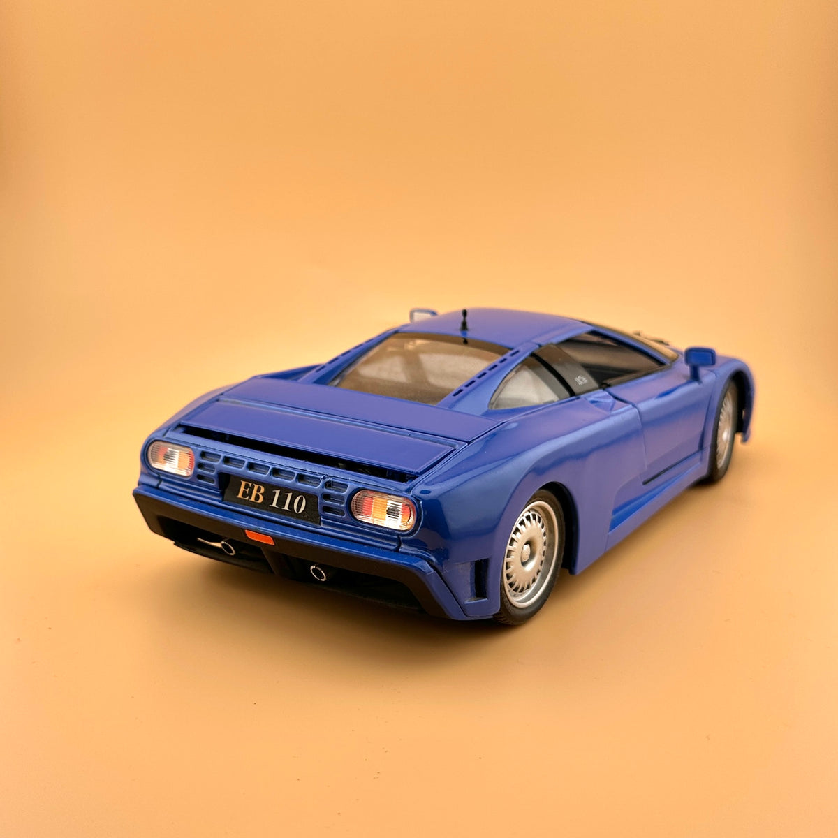 Vintage Maisto Special Edition Bugatti EB110 1:18 – Blue