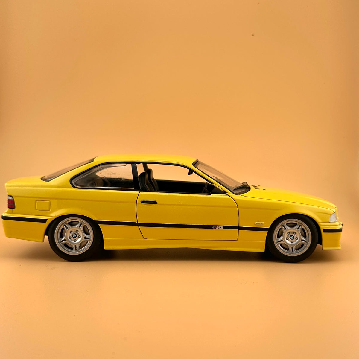 Vintage UT Models BMW M3 E36 Coupé 1:18 – Yellow