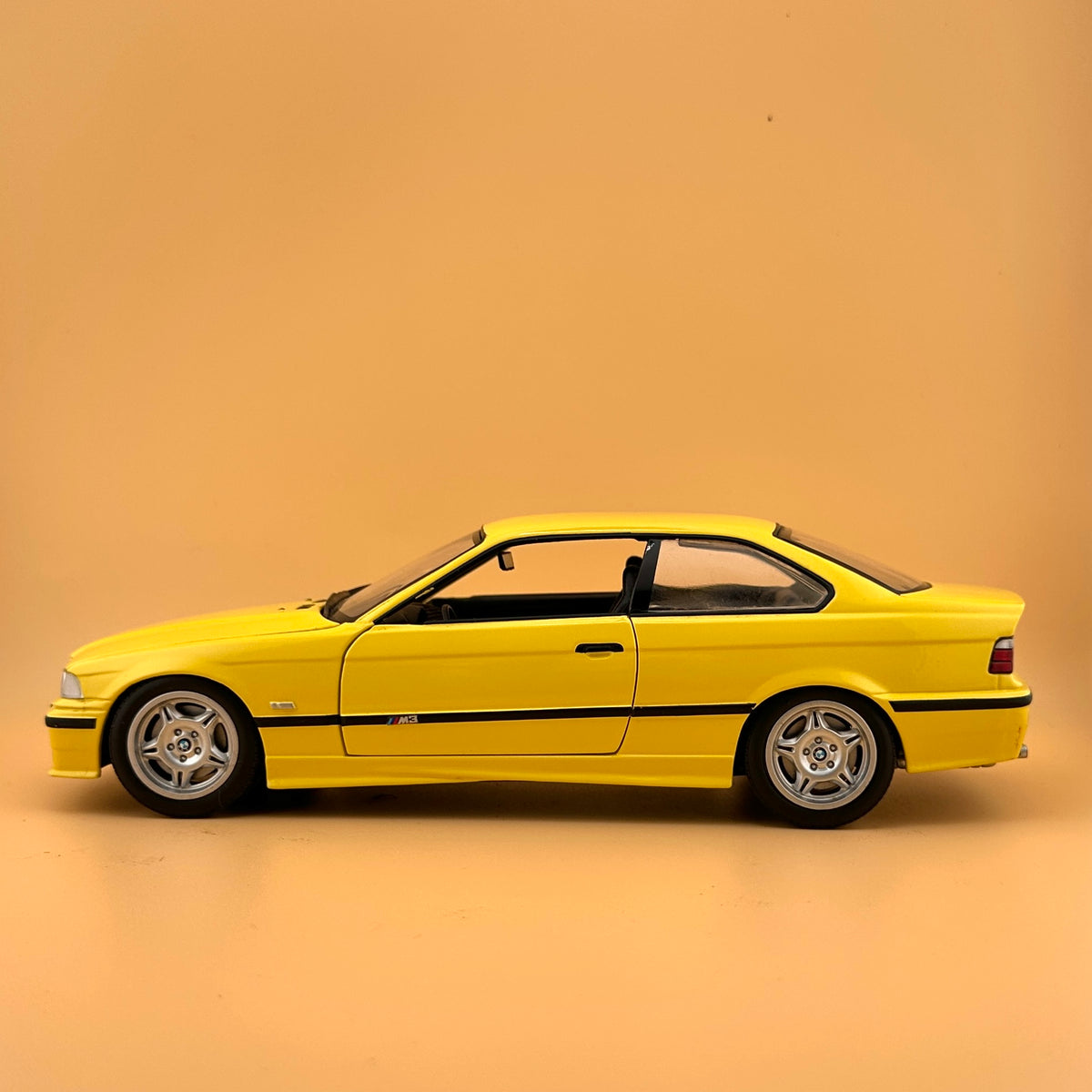 Vintage UT Models BMW M3 E36 Coupé 1:18 – Yellow