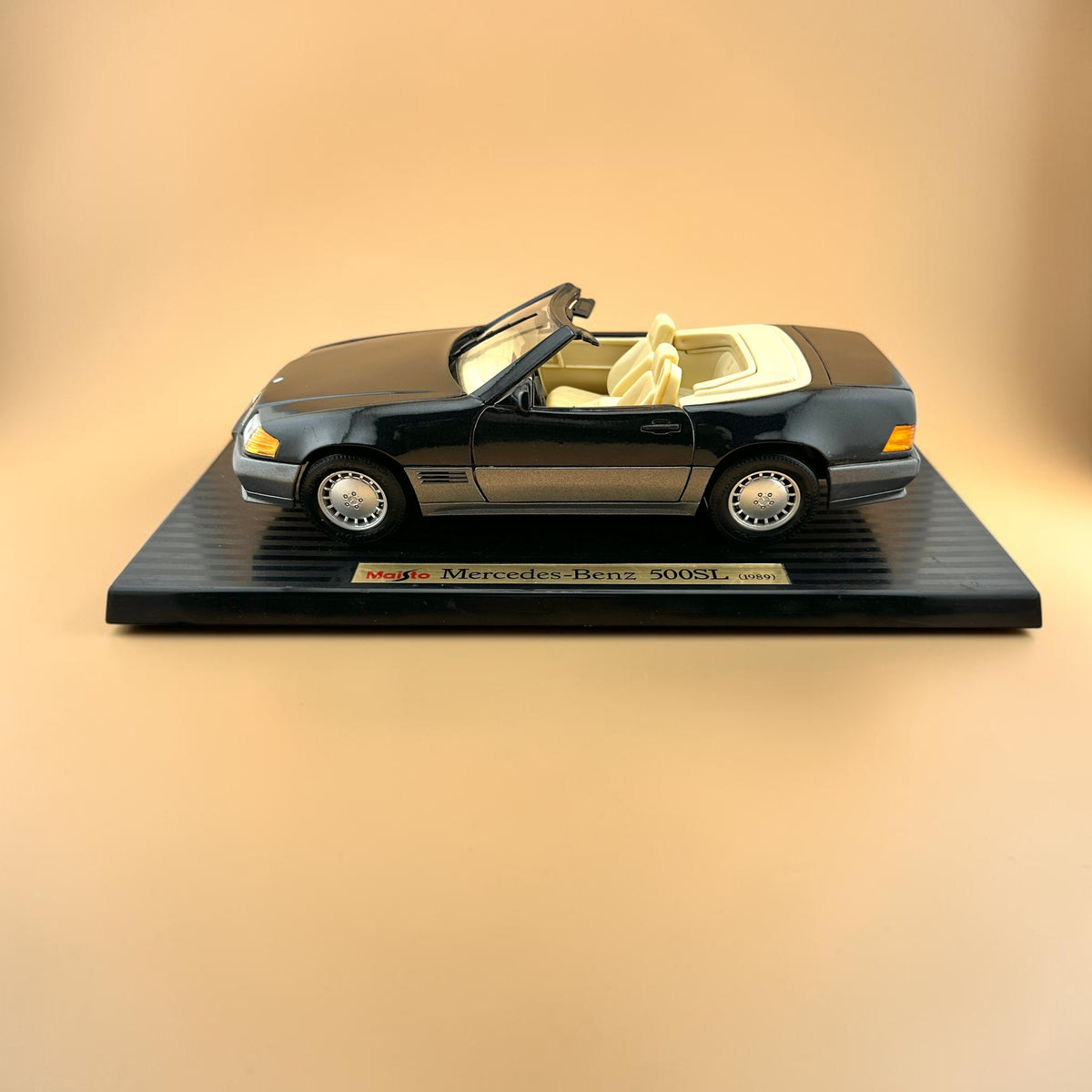 Vintage Maisto Mercedes-Benz 500 SL R129 1:18 – 1989